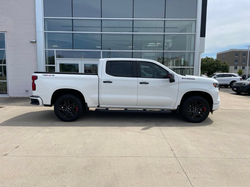 Used 2023 Chevrolet Silverado 1500 RST w/ Redline Edition AWD/4WD image 4