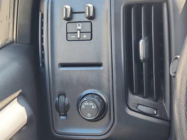 Used 2018 Chevrolet Silverado 1500 Custom w/ Custom Value Package AWD/4WD image 12