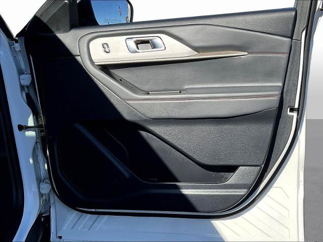 Certified 2025 Ford Explorer Active w/ Active Comfort Package AWD/4WD image 31