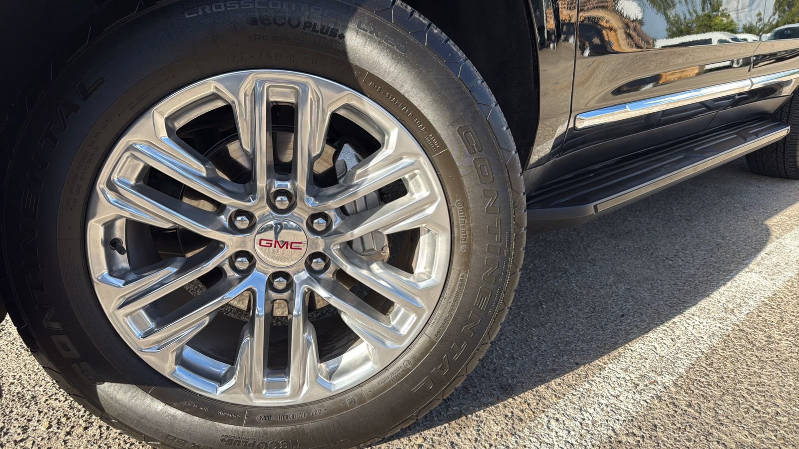 Used 2024 GMC Yukon SLT w/ SLT Luxury Package RWD image 29
