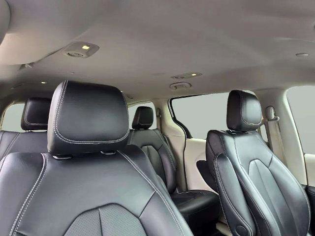 Used 2024 Chrysler Pacifica SELECT image 28