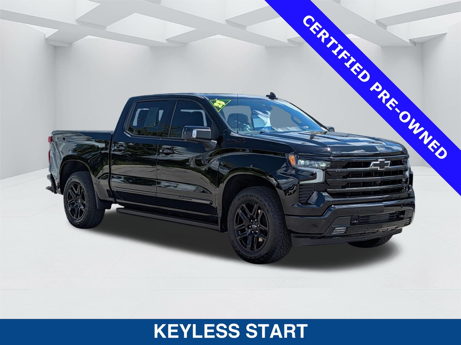 Used 2025 Chevrolet Silverado 1500 High Country w/ Midnight Edition AWD/4WD image 3