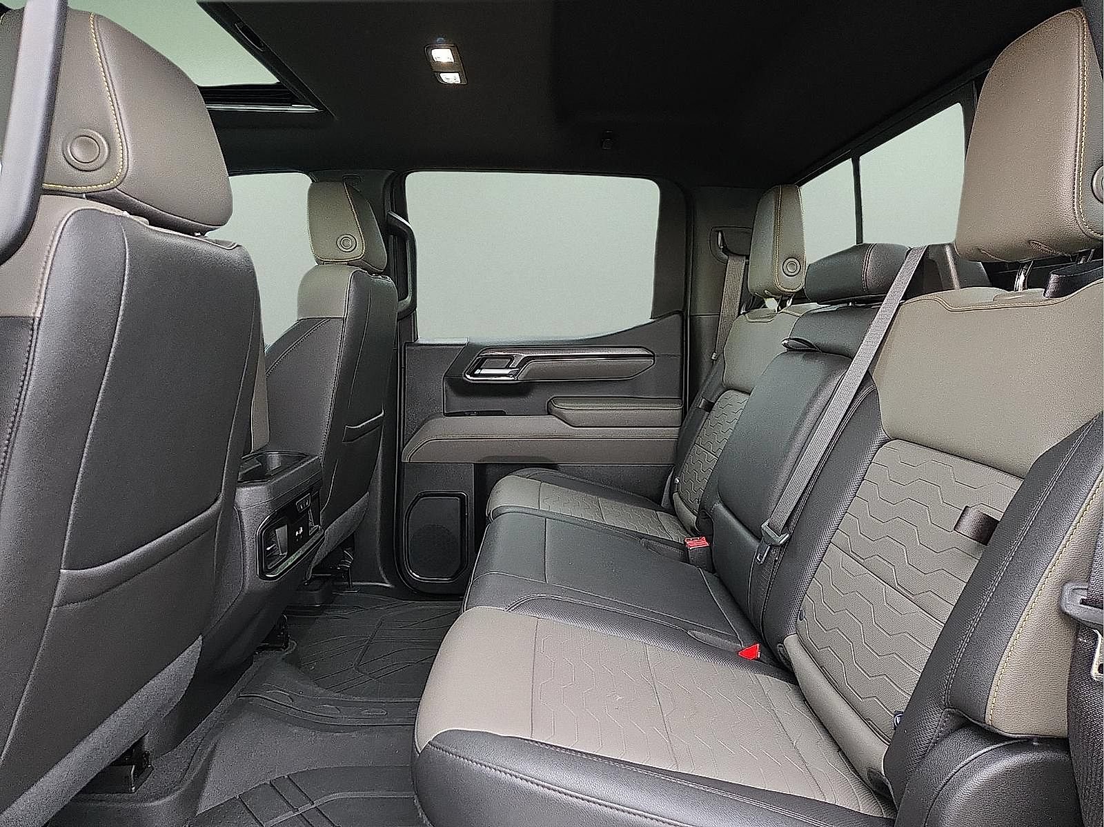 Used 2022 Chevrolet Silverado 1500 ZR2 w/ Technology Package AWD/4WD image 10