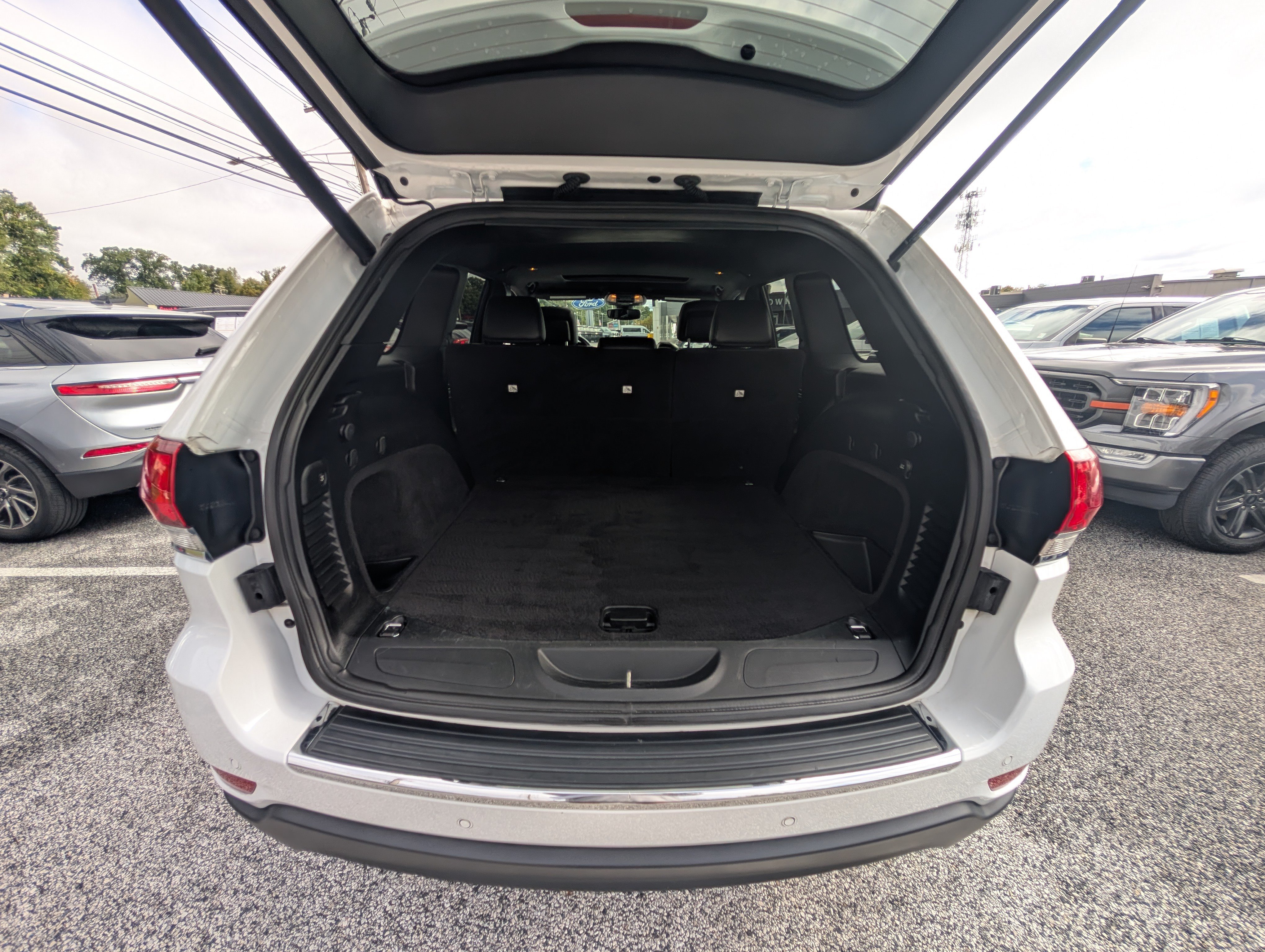 Used 2020 Jeep Grand Cherokee Limited AWD/4WD image 14