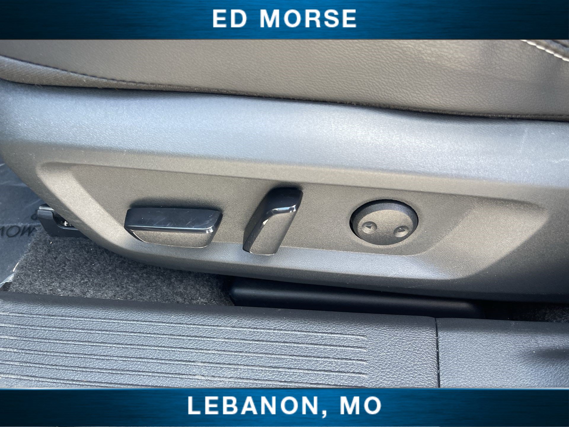 Used 2024 Nissan Rogue SL AWD/4WD image 32