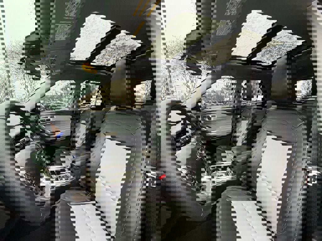 Certified 2022 Ford Explorer XLT w/ Equipment Group 202A image 37