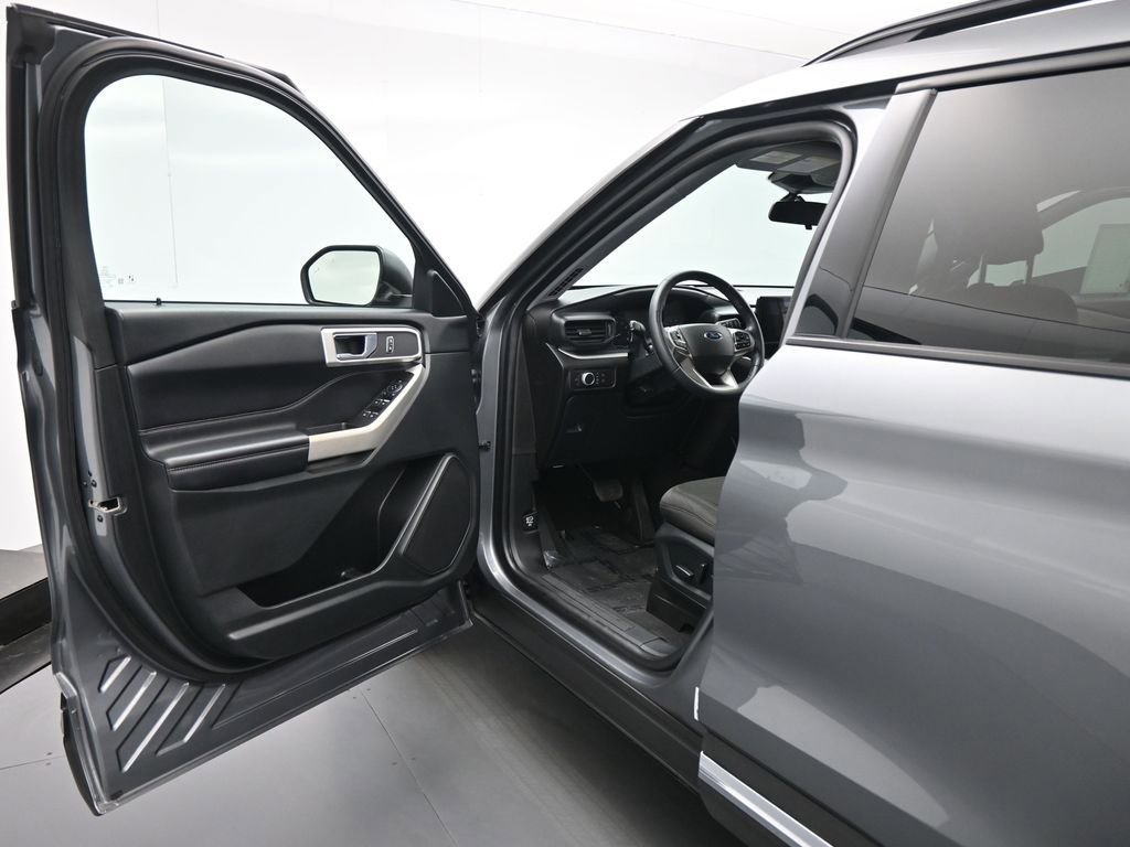 Certified 2022 Ford Explorer XLT image 9