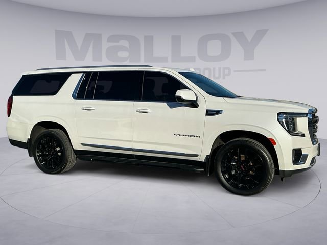 Used 2023 GMC Yukon XL SLT w/ SLT Premium Package image 6
