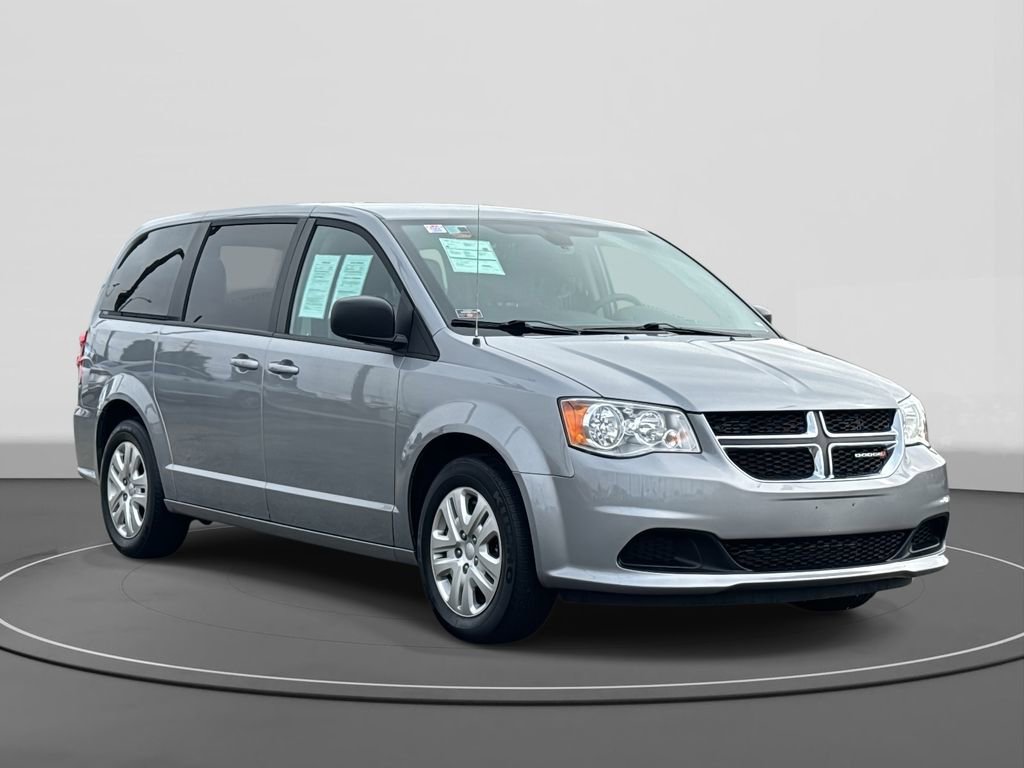Used 2018 Dodge Grand Caravan SE w/ UConnect Hands-Free Group image 4