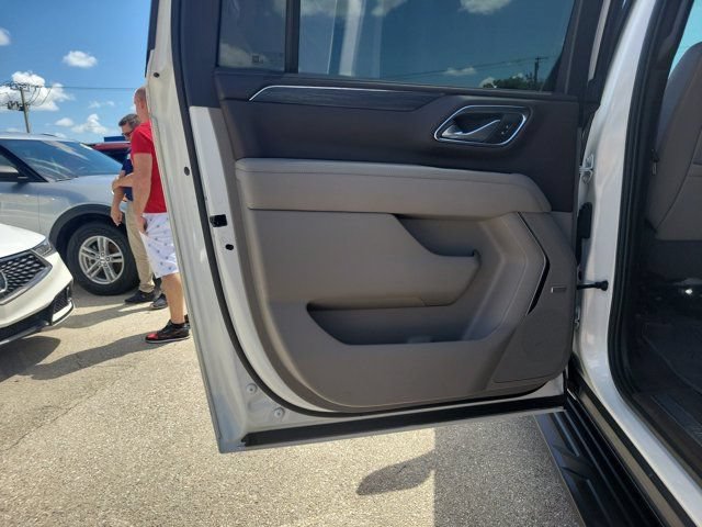 Used 2024 GMC Yukon XL SLT w/ SLT Premium Package AWD/4WD image 17