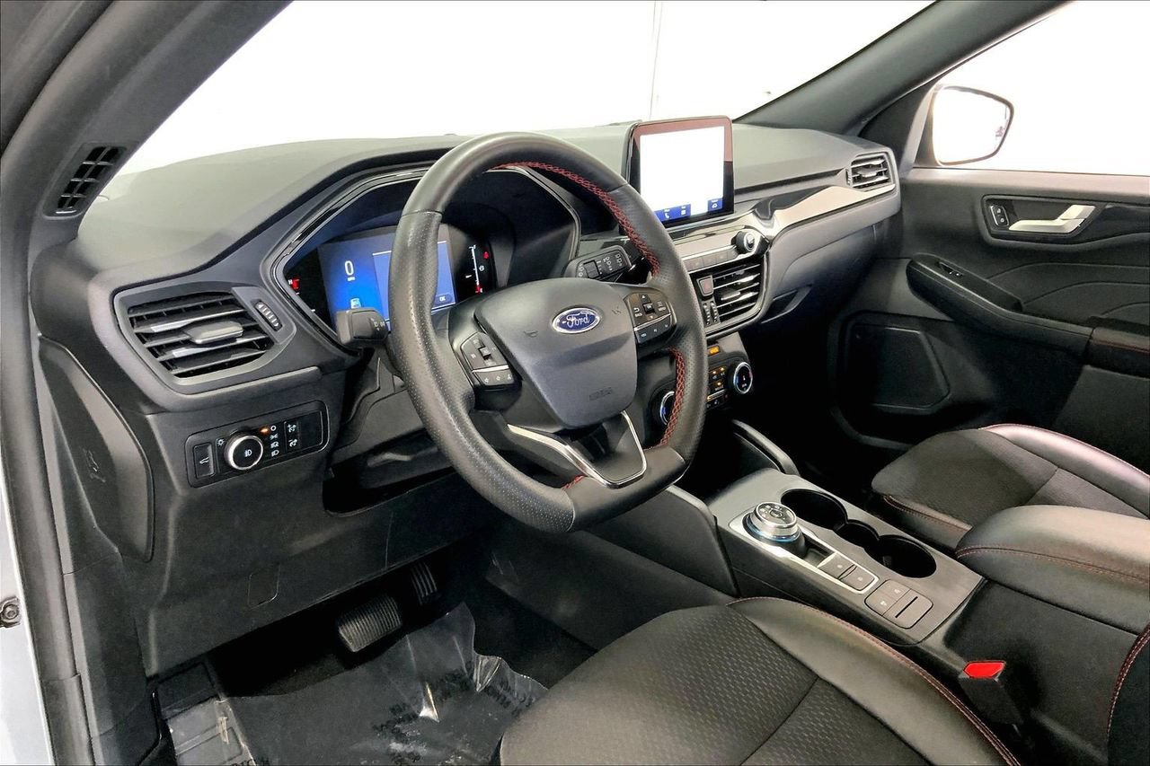 Certified 2025 Ford Escape ST-Line Select AWD/4WD image 14