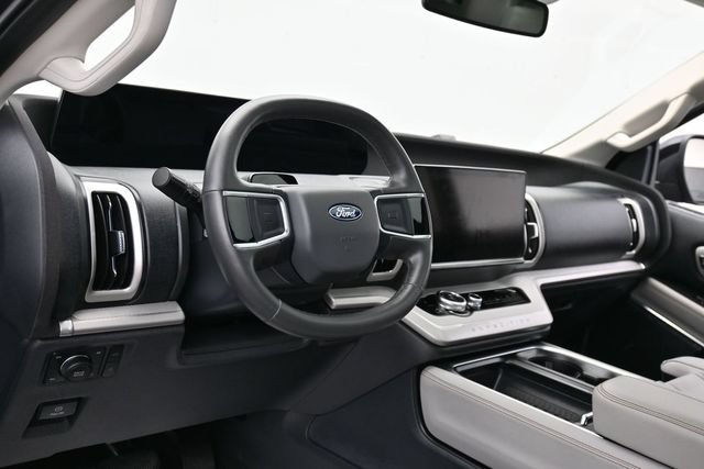 Certified 2025 Ford Expedition Active AWD/4WD image 16