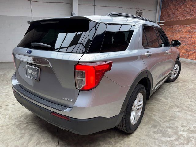 Certified 2022 Ford Explorer XLT image 3