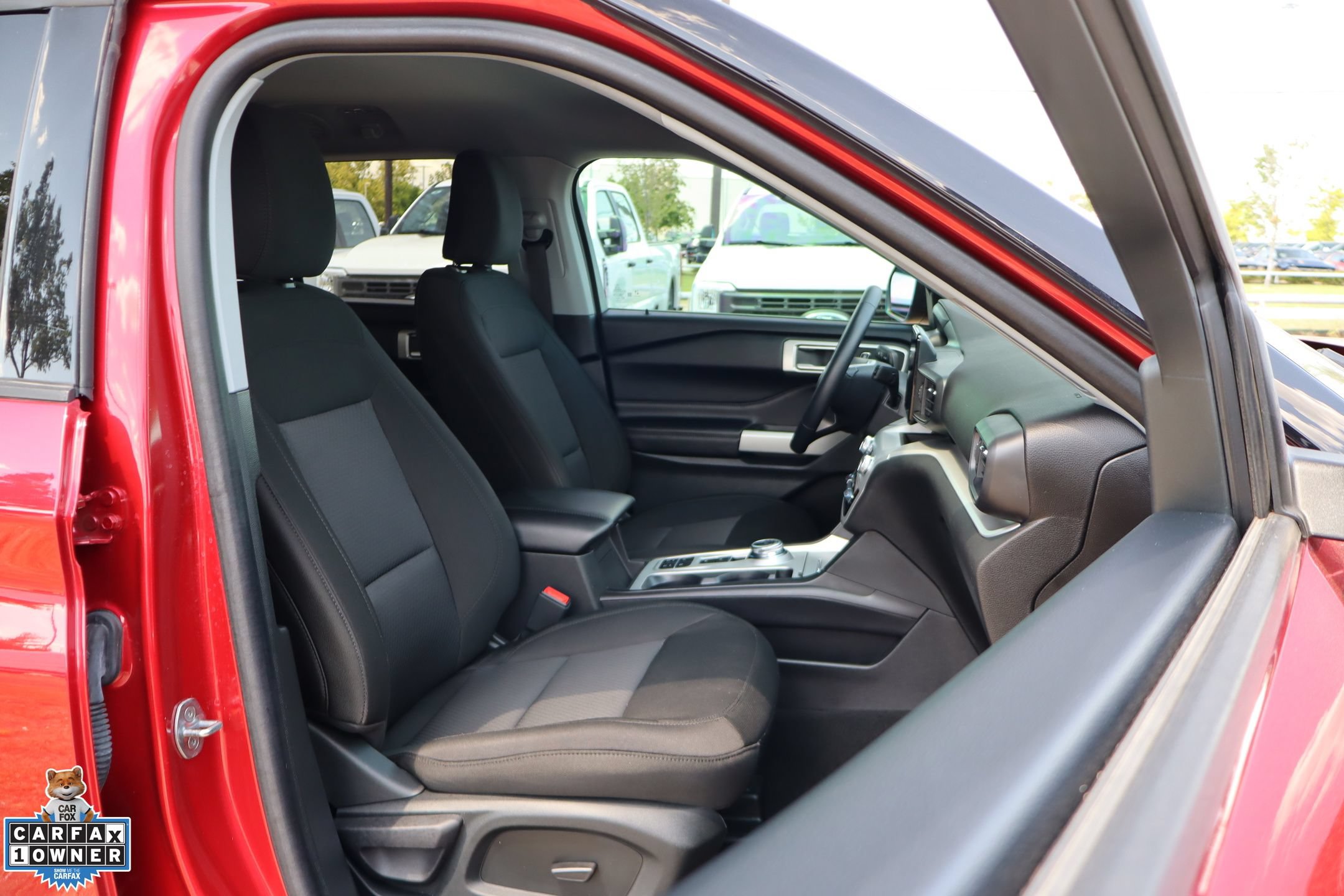 Certified 2024 Ford Explorer XLT RWD image 29