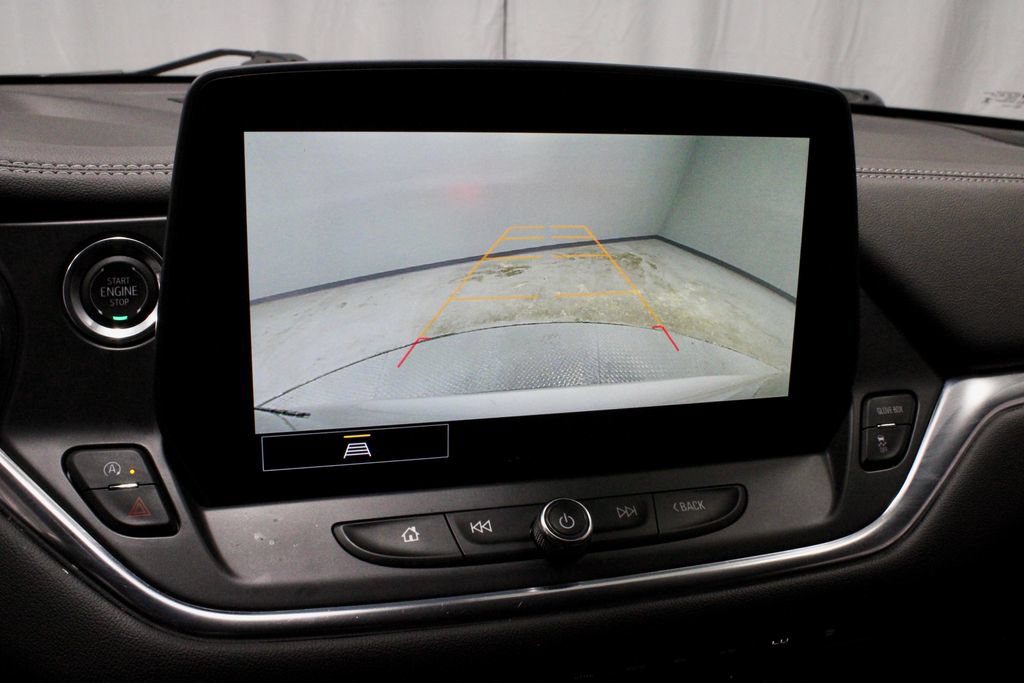 Used 2025 Chevrolet Blazer LT FWD image 2