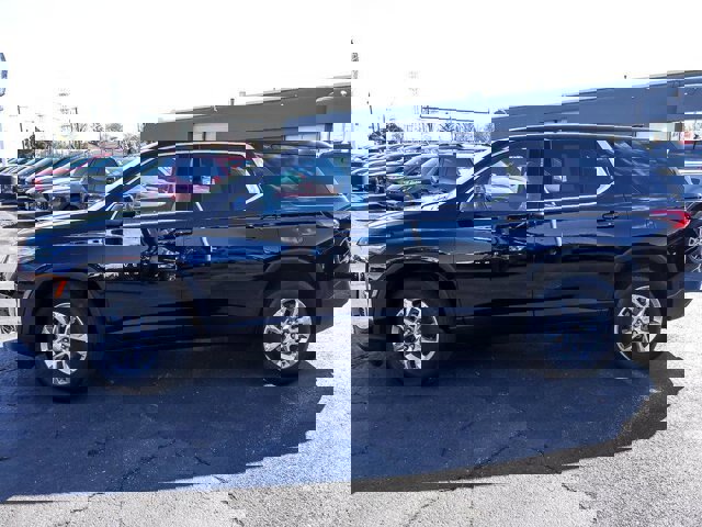 Used 2023 Chevrolet Traverse LS image 6