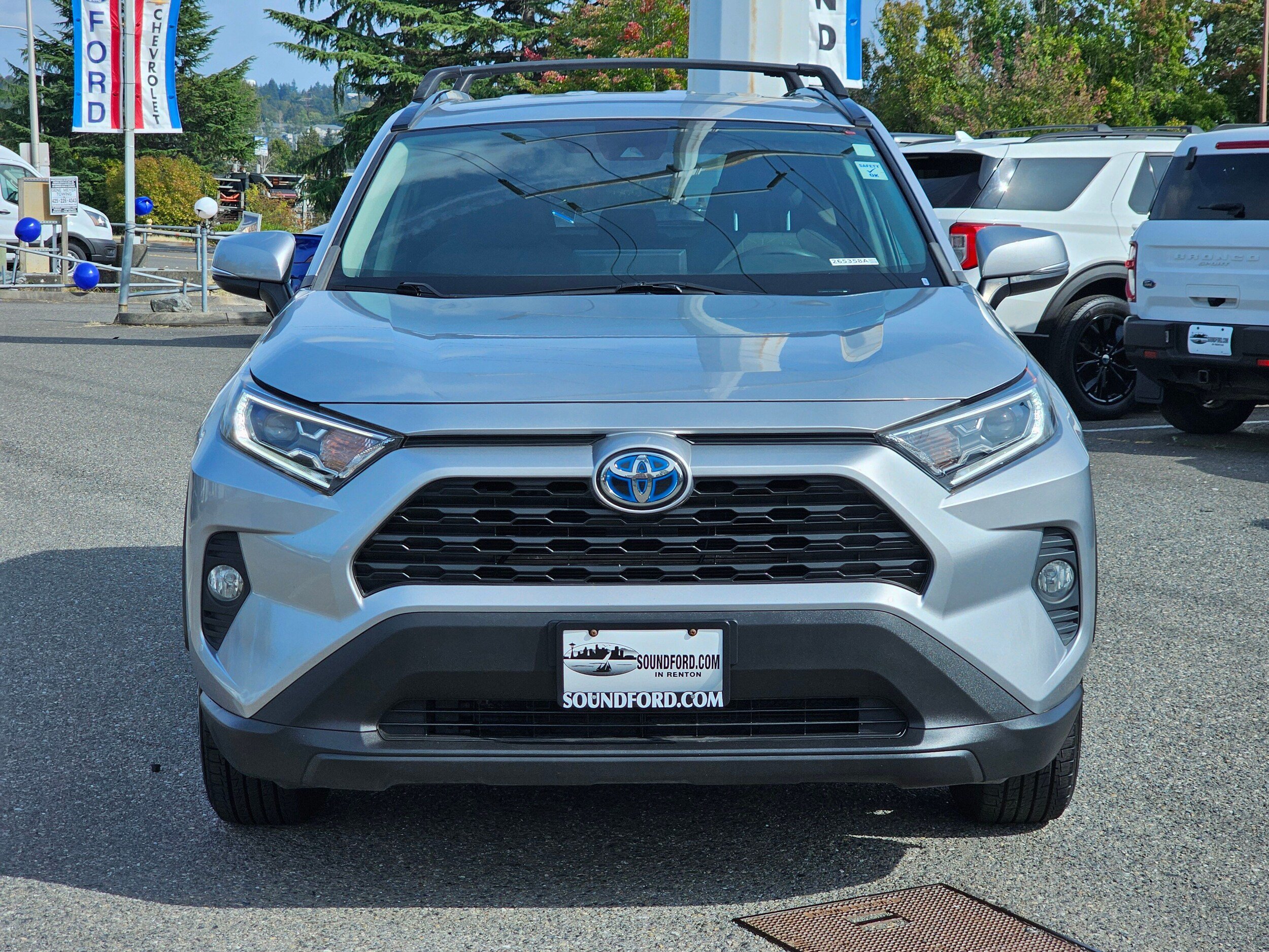 Used 2021 Toyota RAV4 XLE AWD/4WD image 2