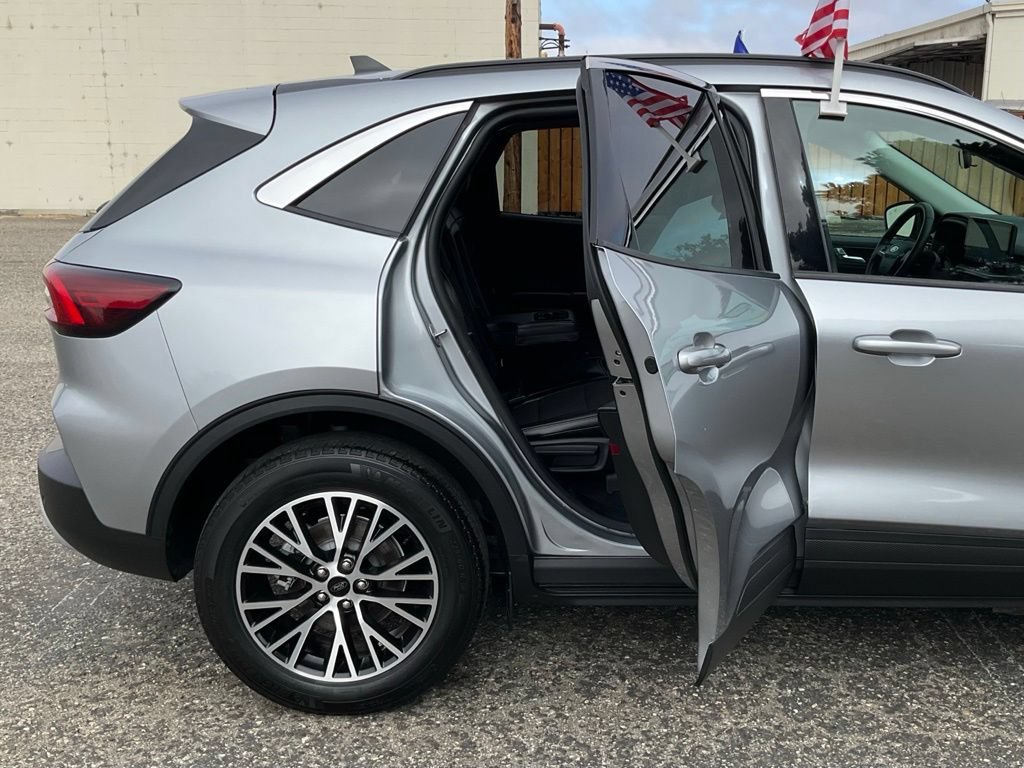 Certified 2024 Ford Escape SE FWD image 24