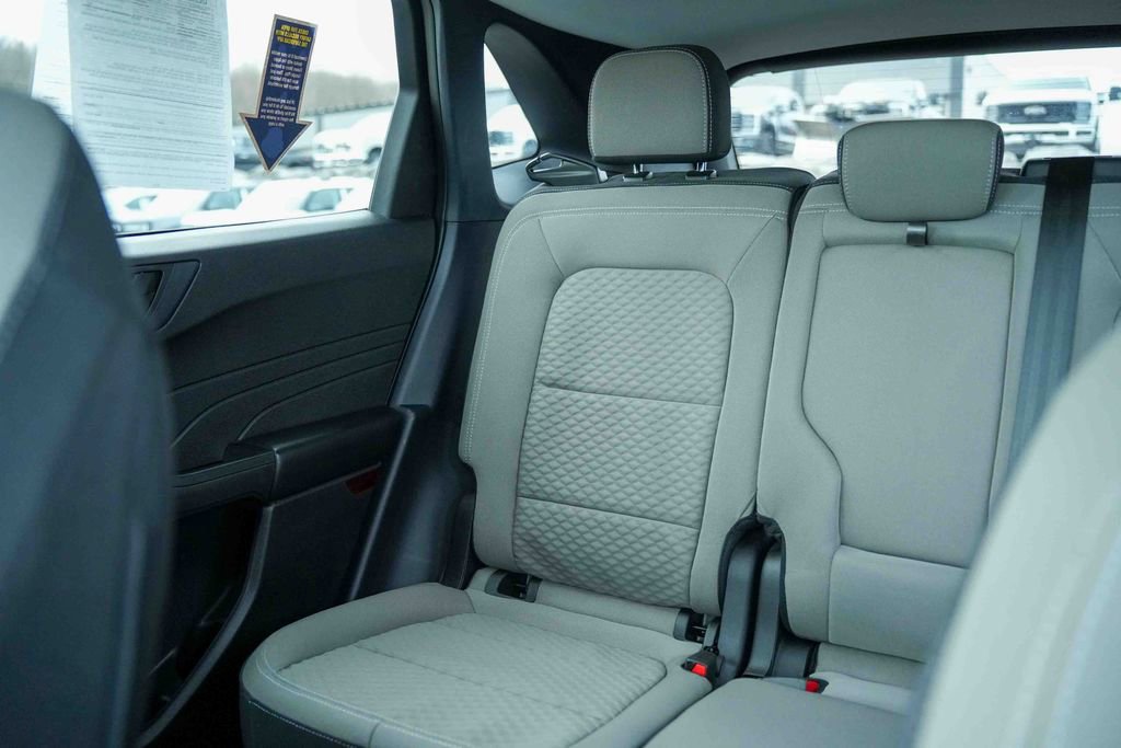 Certified 2022 Ford Escape SE w/ SE Sport Appearance Package image 32