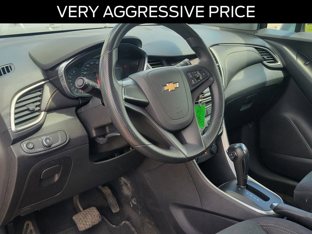 Used 2020 Chevrolet Trax LS FWD image 15