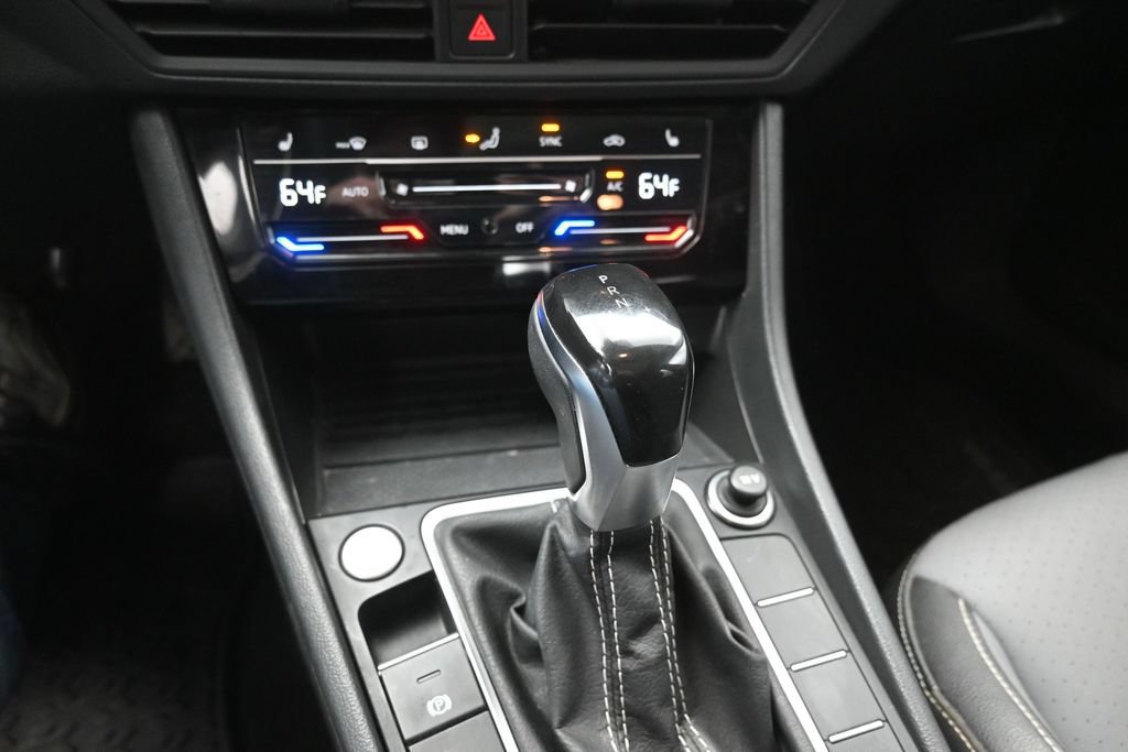 Used 2025 Volkswagen Jetta SE w/ Sunroof Package FWD image 27
