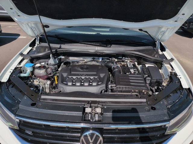 Used 2022 Volkswagen Tiguan SE R-Line AWD/4WD image 10