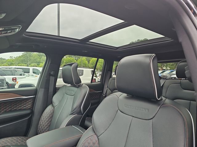 Used 2025 Jeep Grand Cherokee Summit w/ Obsidian Package AWD/4WD image 16