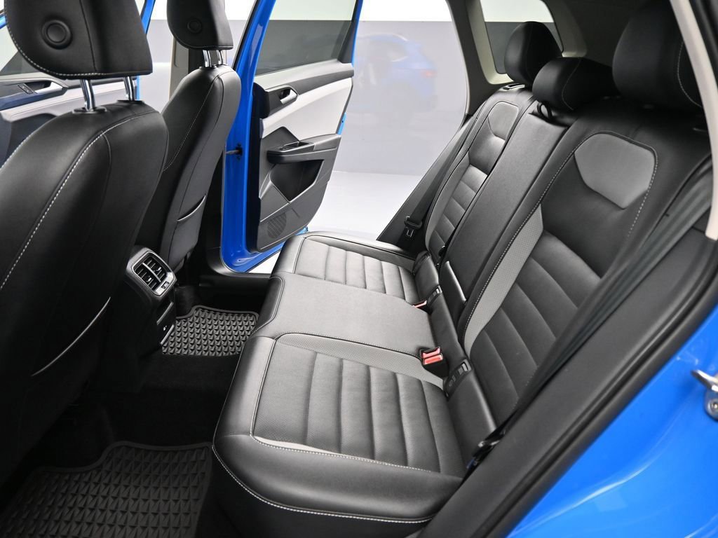 Used 2022 Volkswagen Taos SEL w/ Panoramic Sunroof Package image 46