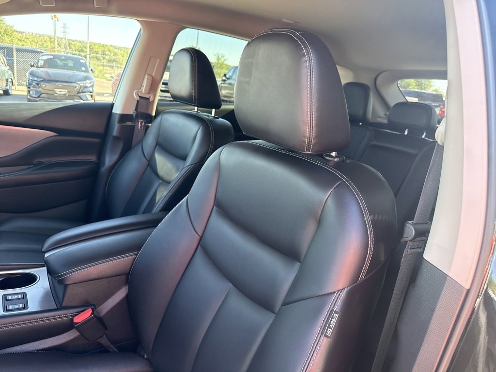 Used 2023 Nissan Murano SV w/ SV Midnight Edition Package image 12