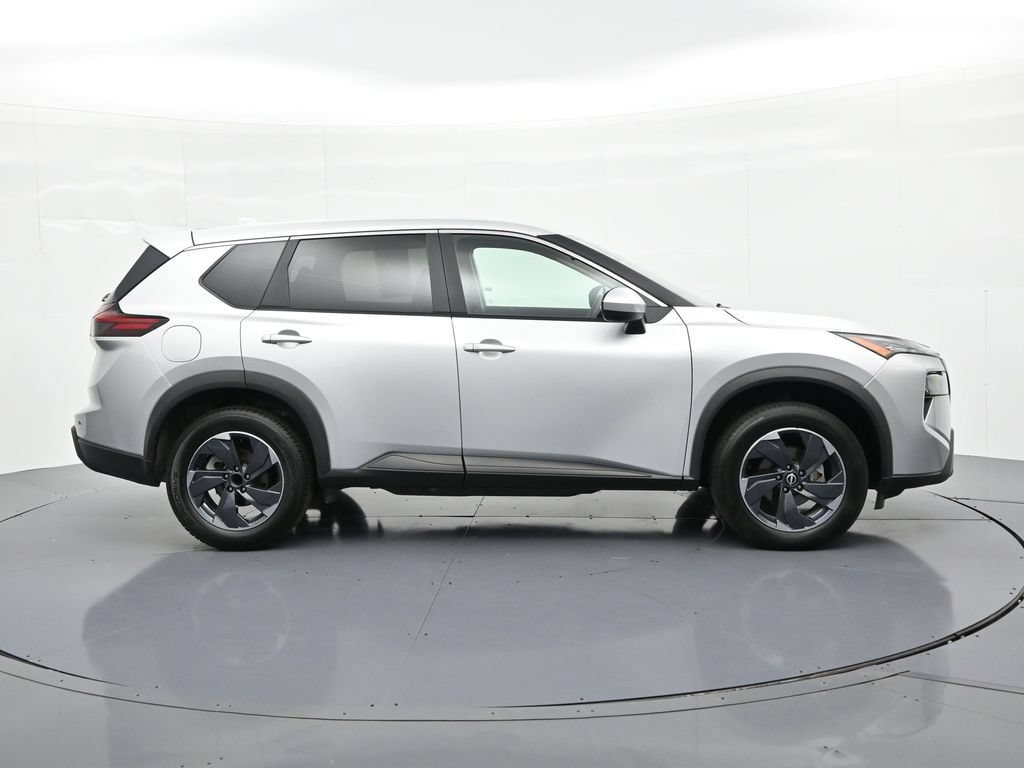 Used 2024 Nissan Rogue SV FWD image 5