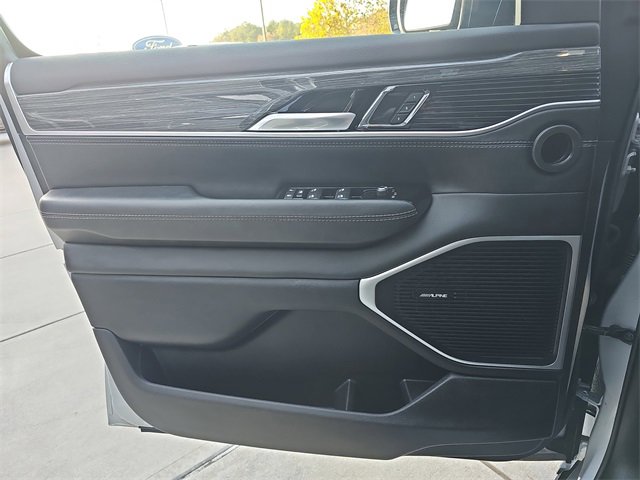 Used 2022 Jeep Wagoneer Series III w/ Flexible Seating Group image 28