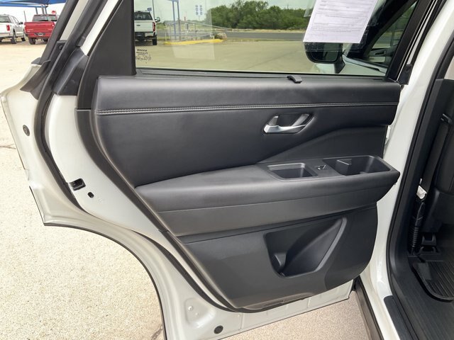 Used 2023 Nissan Pathfinder Platinum w/ Cargo Package AWD/4WD image 15
