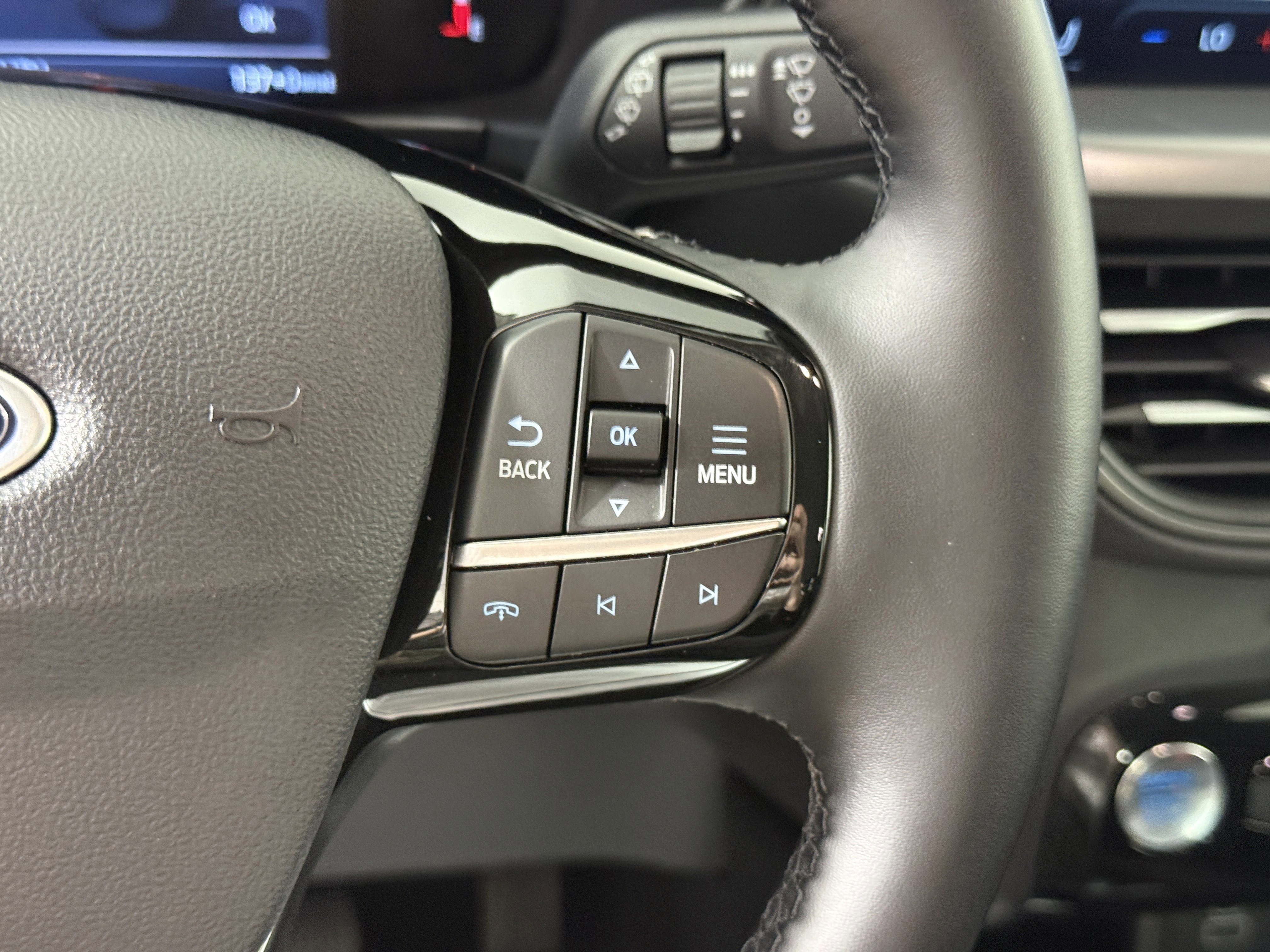 Certified 2025 Ford Escape SE FWD image 24