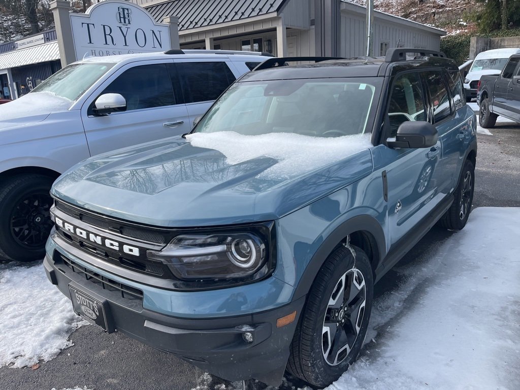 Certified 2022 Ford Bronco Sport Outer Banks w/ Tech Package image 2