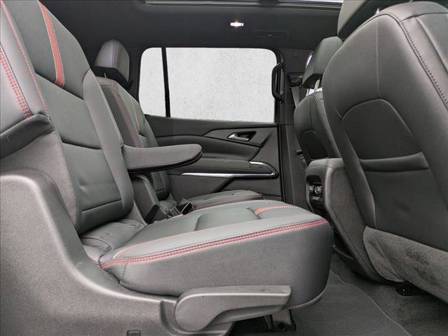 Used 2025 Chevrolet Traverse RS image 22