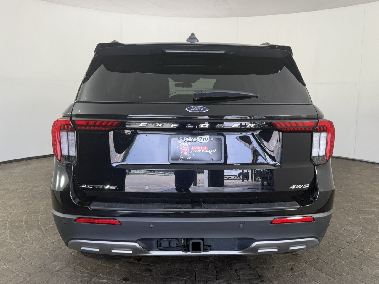 Certified 2025 Ford Explorer Active w/ Active Comfort Package AWD/4WD image 6