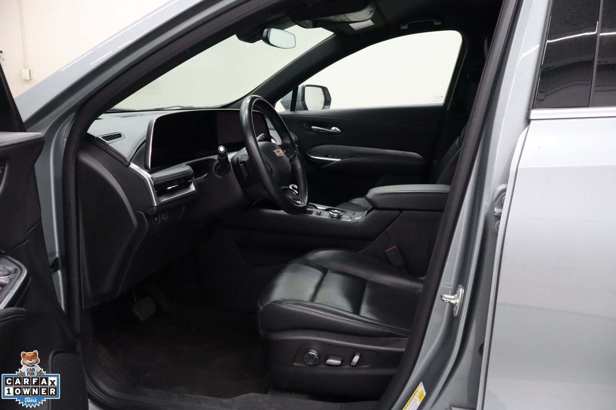 Used 2025 Cadillac XT4 Premium Luxury FWD image 25