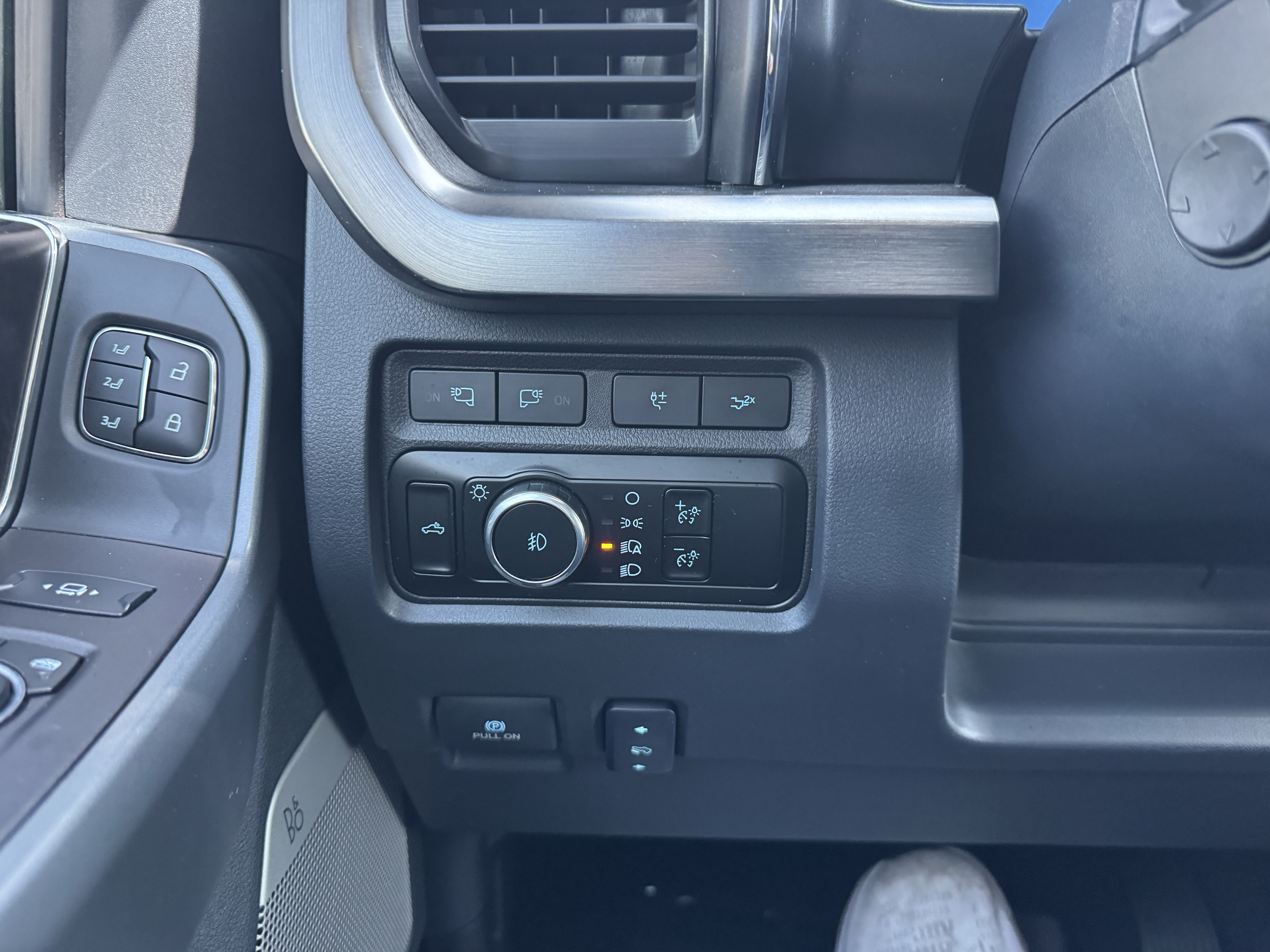 Certified 2024 Ford F250 Lariat w/ Lariat Ultimate Package AWD/4WD image 19