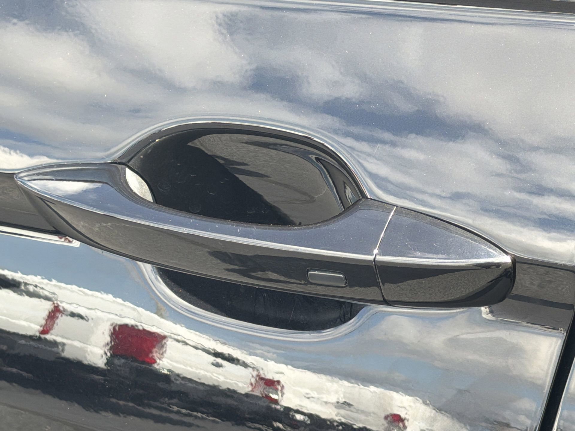 Used 2024 Volkswagen Tiguan SE w/ Panoramic Sunroof Package image 37