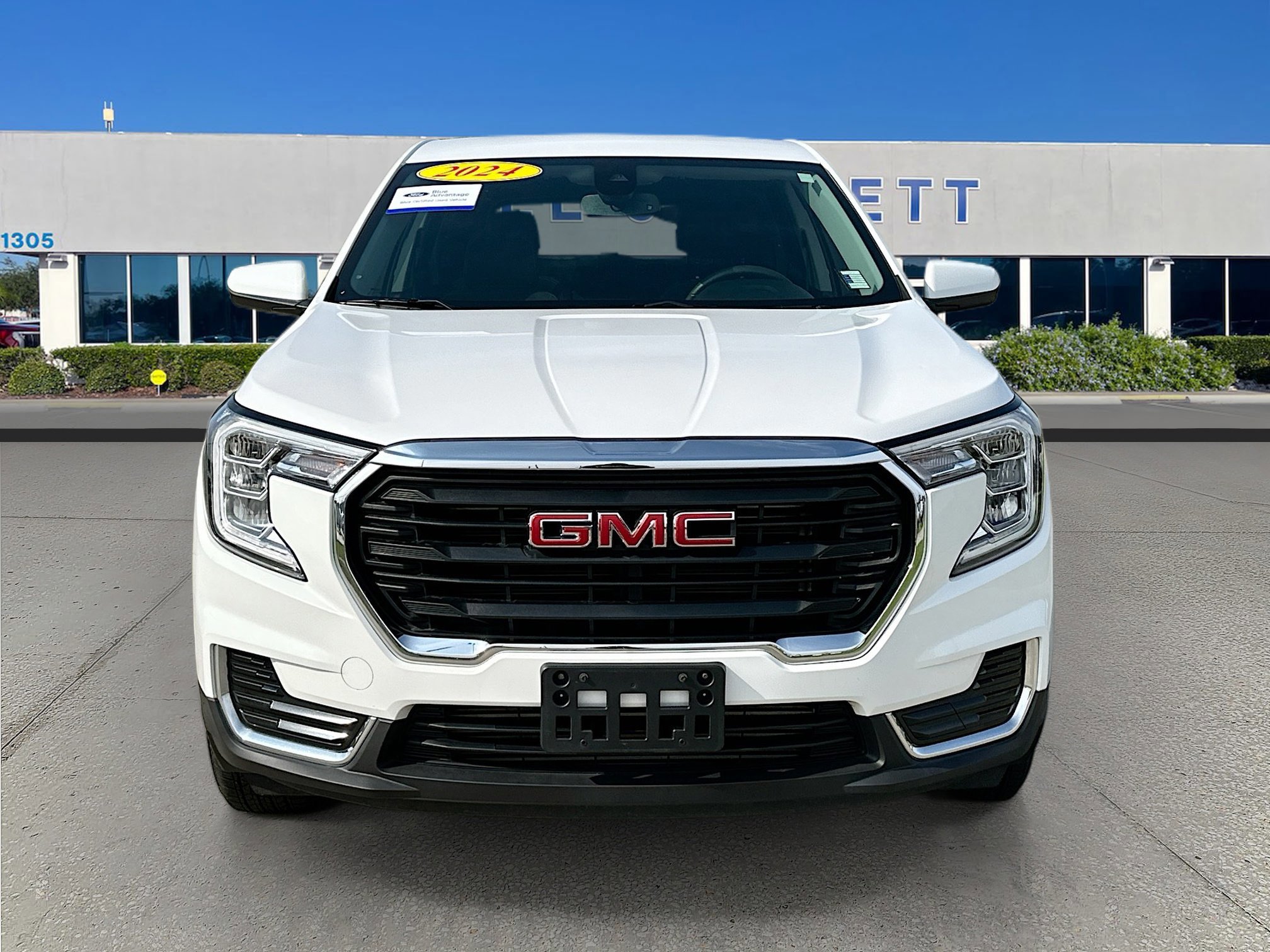 Used 2024 GMC Terrain SLE image 8