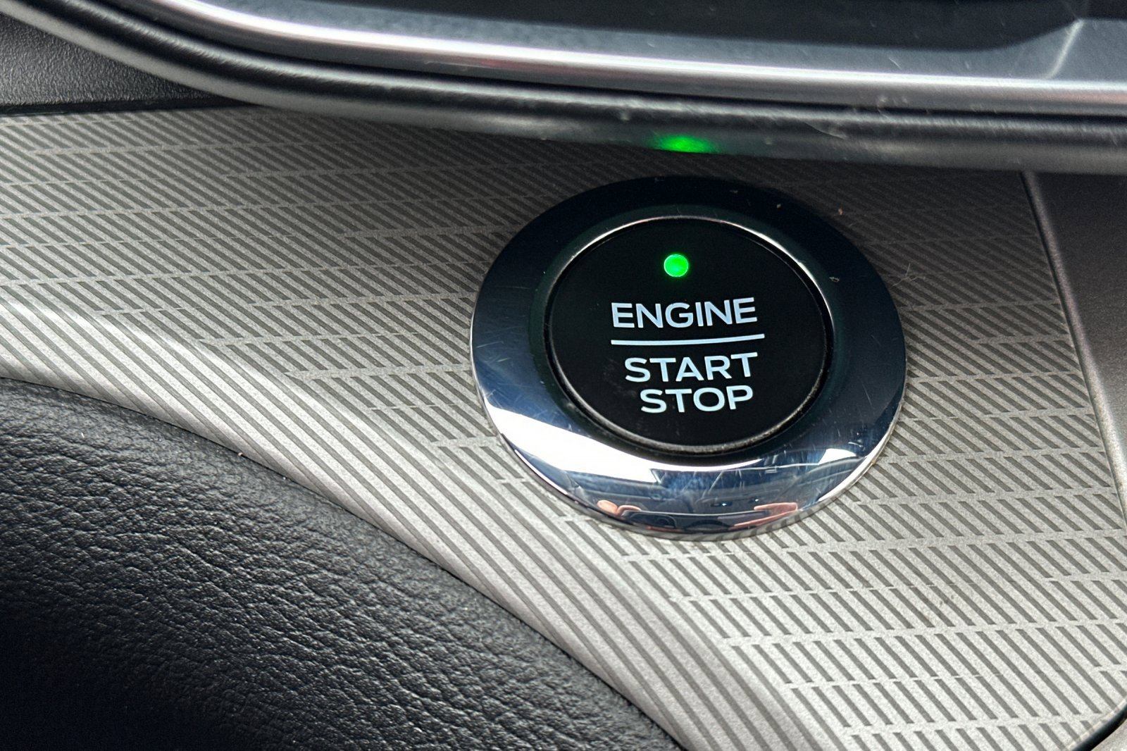 Certified 2021 Ford Explorer XLT w/ Equipment Group 202A image 25