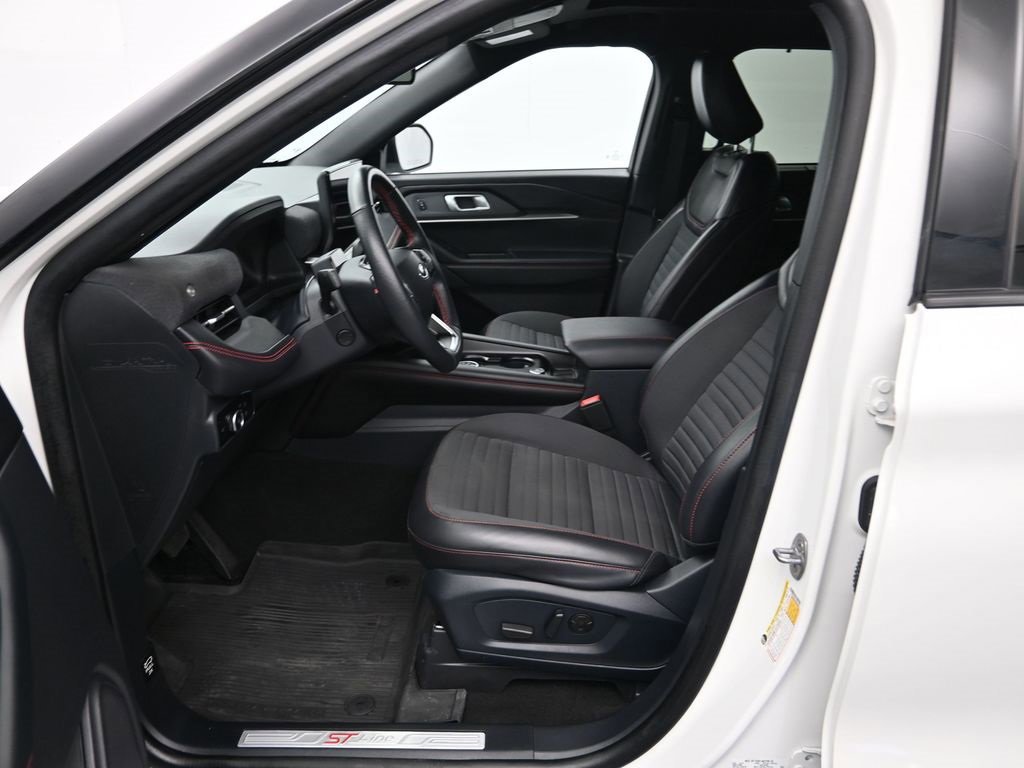 Certified 2025 Ford Explorer ST-Line w/ Premium Package image 28