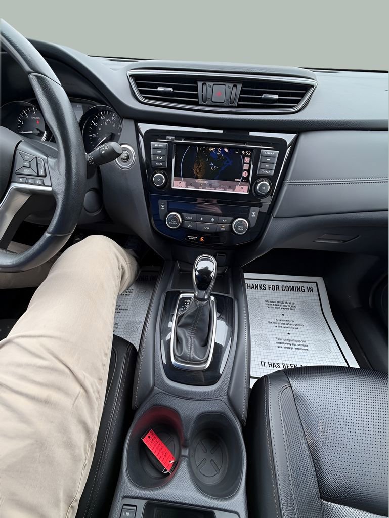 Used 2018 Nissan Rogue SL AWD/4WD image 29