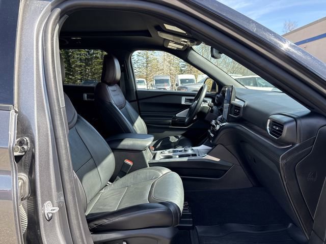 Certified 2022 Ford Explorer Platinum w/ Equipment Group 601A image 29