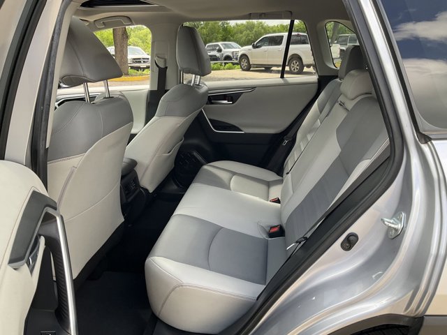 Used 2019 Toyota RAV4 Limited w/ Cold Weather Package FWD image 9
