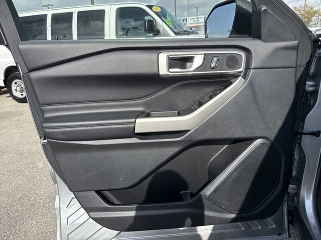 Certified 2022 Ford Explorer XLT w/ Equipment Group 202A image 18