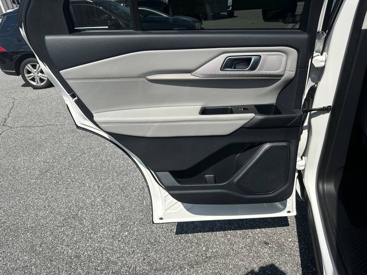 Certified 2025 Ford Explorer Active w/ Active Comfort Package AWD/4WD image 24
