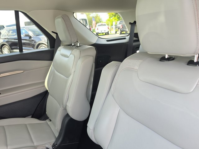 Certified 2025 Ford Explorer Active w/ Active Comfort Package RWD image 14