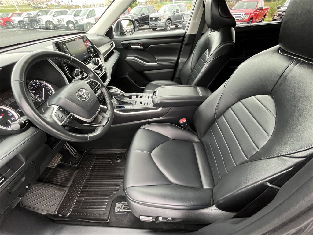 Used 2022 Toyota Highlander XLE image 12