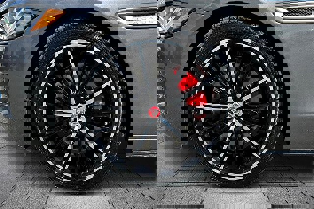 Used 2018 Jaguar XE S image 8